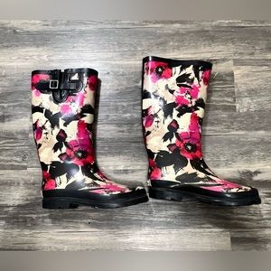 Flower rain boots 🌸 🌸 🌸